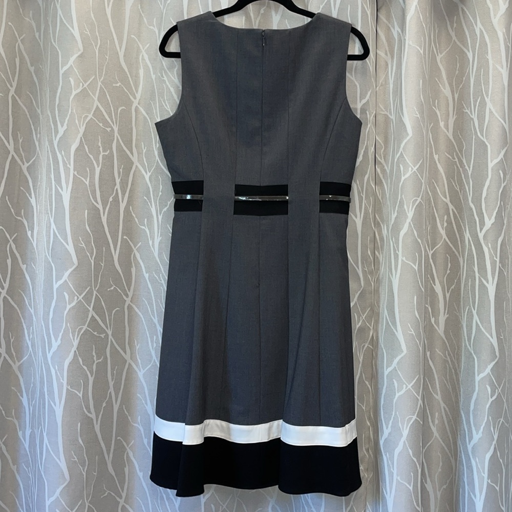 Calvin Klein Size 12 Flattering and Elegant Gray, Black, & White Midi Dress - Picture 3 of 5